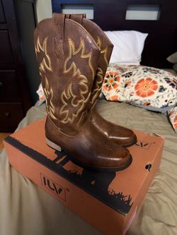 like new womens lUV cowboy boots square toe dark brown size 5