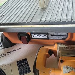 Wet Saws And Tile Cutting Tools.