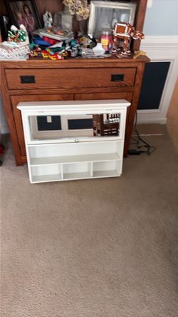 Hanging bathroom cabinet