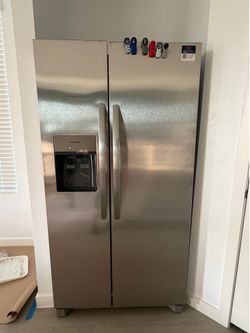 Frigidaire 36 in.​ 26 cu.​ ft.​ Standard Depth Side by Side Refrigerator in Stainless Steel
