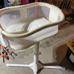 Halo swivel Sleeper Bassinest