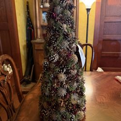 New decorarative pine cone tree