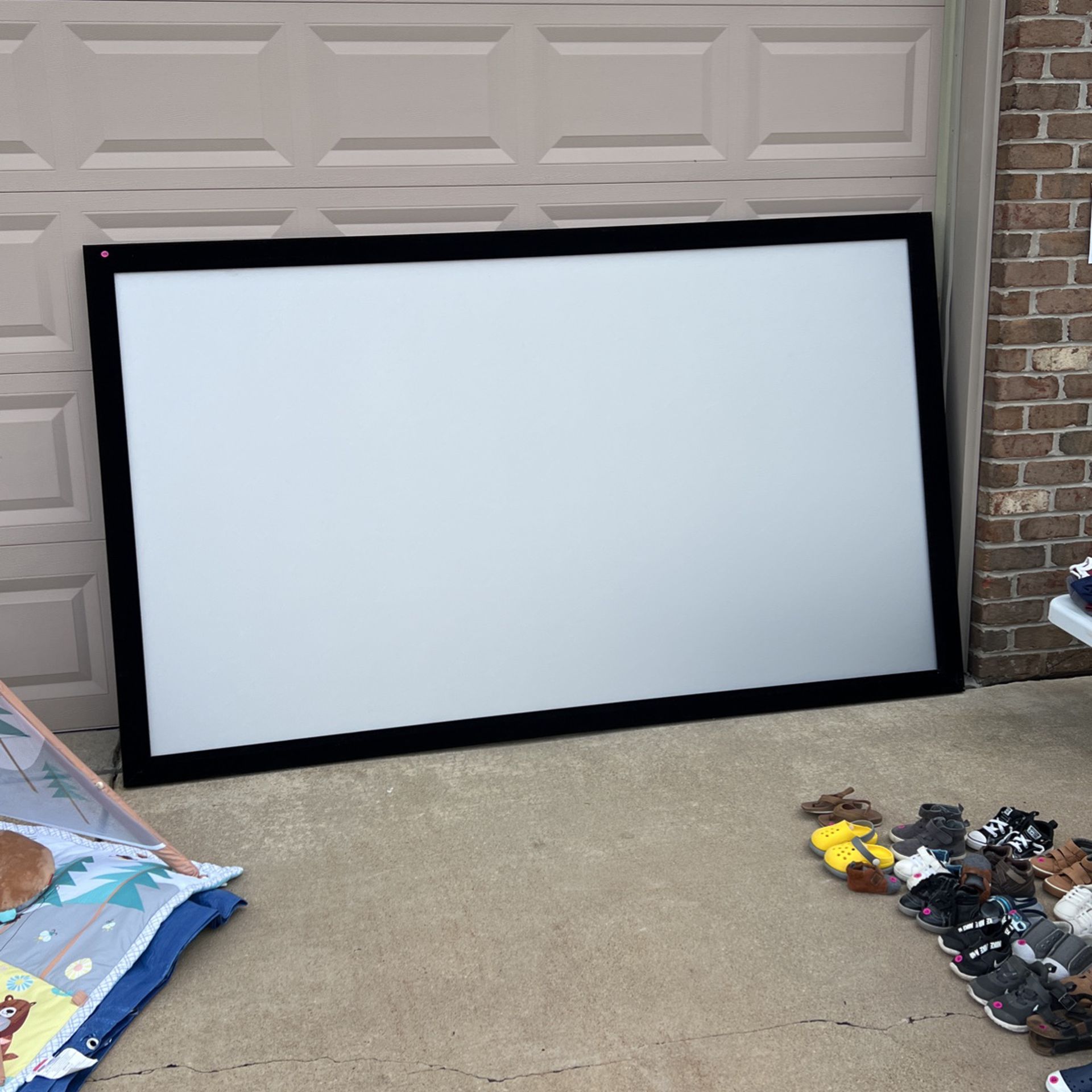 100in Projection Screen (55x92 in)