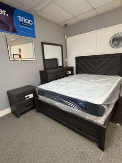 Queen Bedroom Set & Mattresses