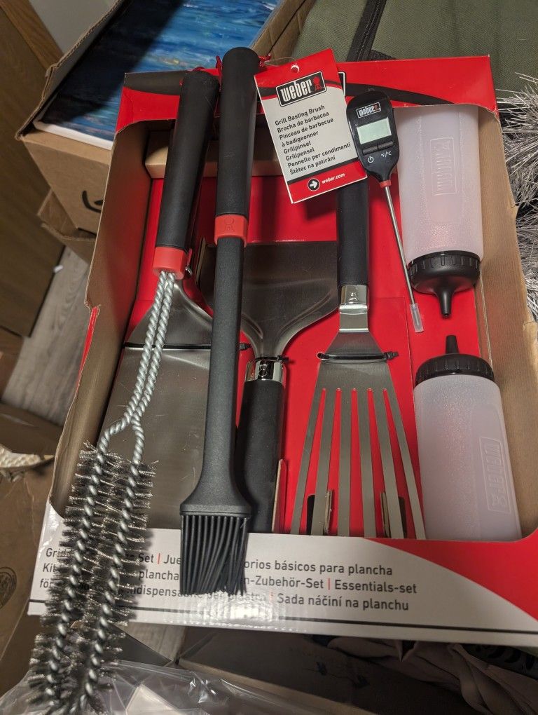 New Entire Weber Grill Set With 4 Added Accessories