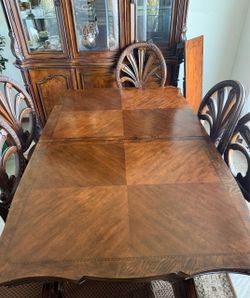 Dining table Ashley
