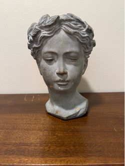 Goddess head plantar