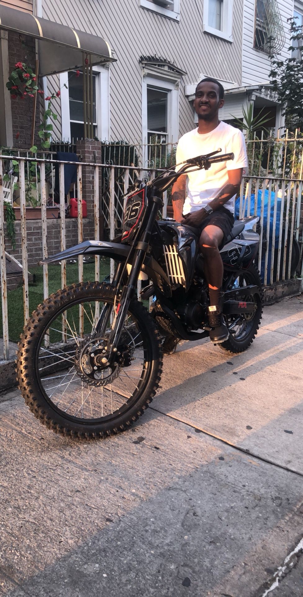 Dirt bike 250 1500 right now in BK