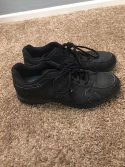 Size 11 Slip resistant work shoes
