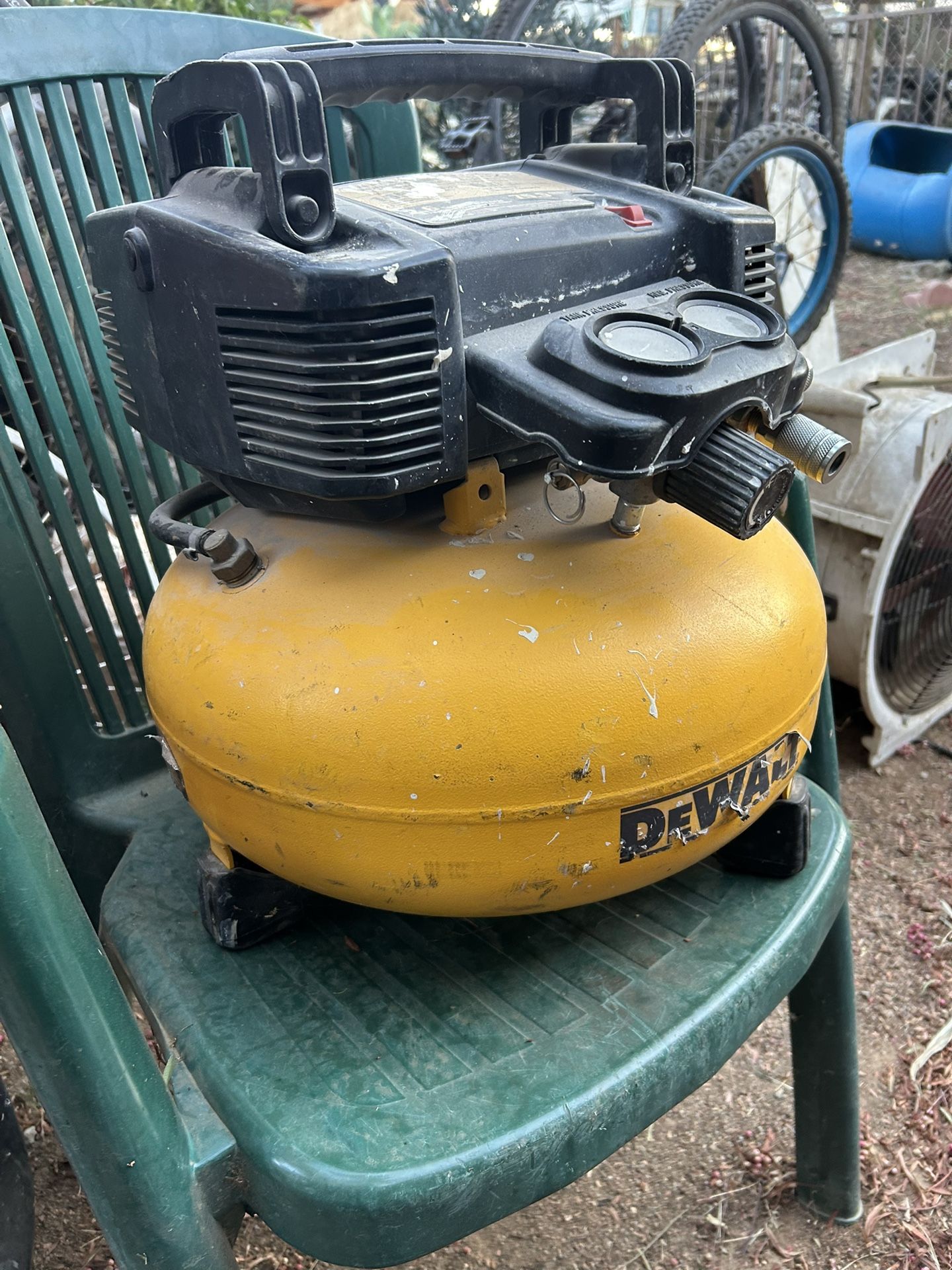 DEWALT AIR COMPRESSOR 