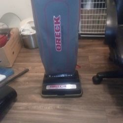 This Is An Oreck XL Commercial Vacuum Works Great 100 Bucks