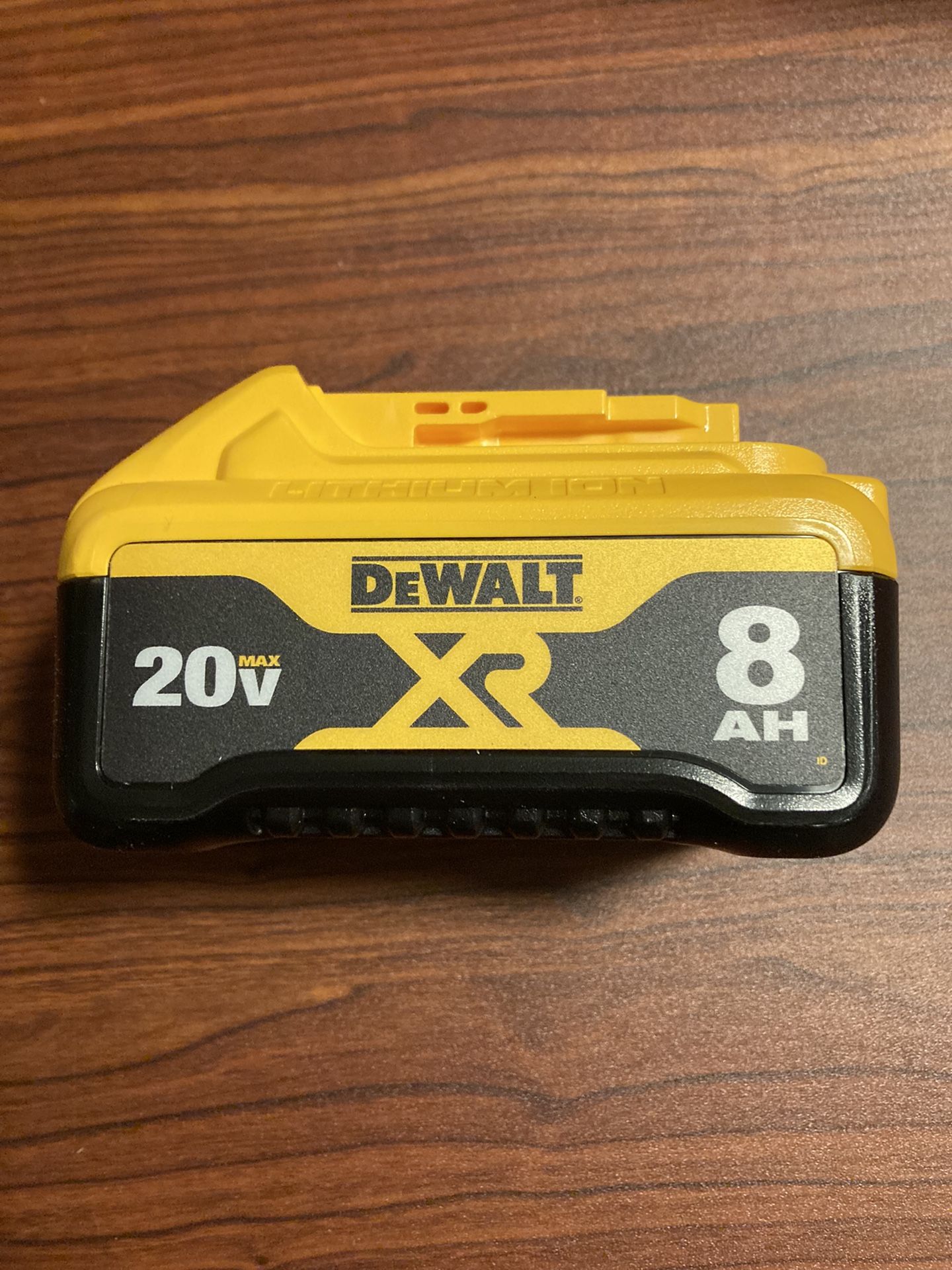 Dewalt XR 20v. Lithium ion 8ah Battery for Sale in Queens NY