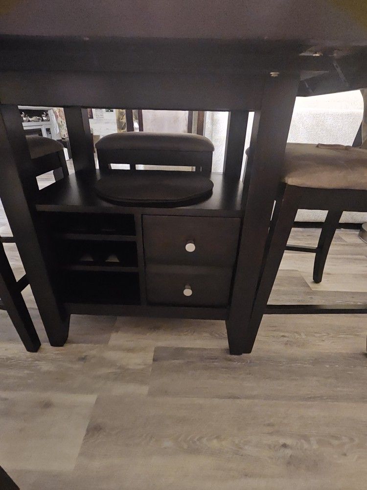 dinning room table with extended middle piece 
