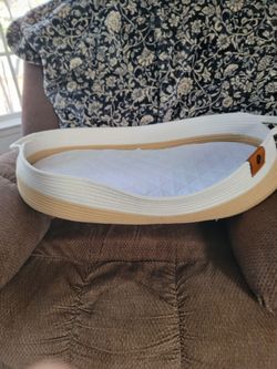 Lounge bassinet Baby $5