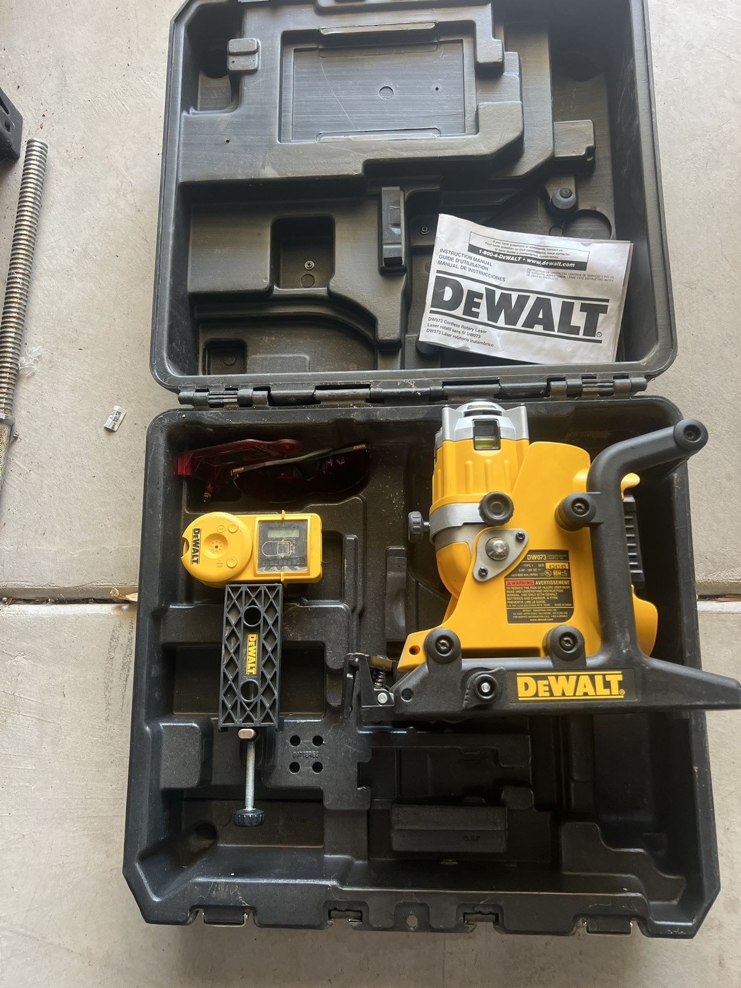 DEWALT DW073 18V Cordless Manual Level Laser