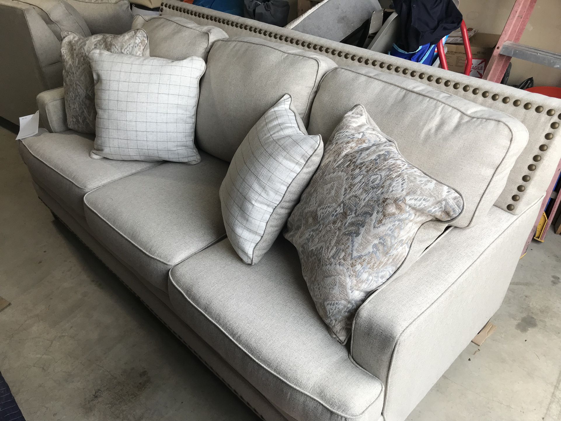 BRAND NEW love seat/sofa Chloe collection by benchcraft