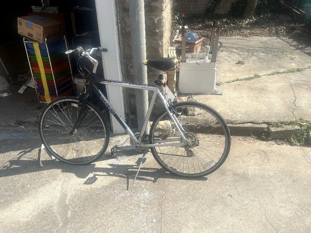 Trek 7000 Mountain Bike
