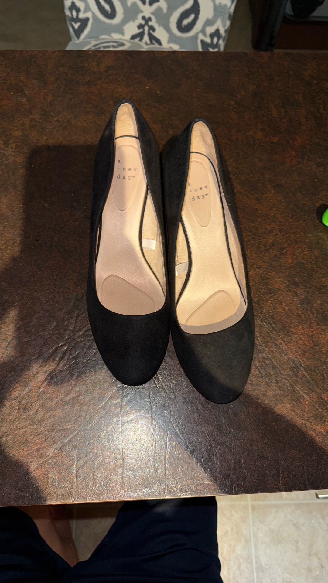 Black wedges