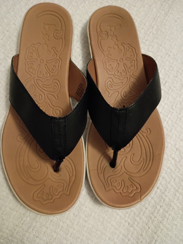 Cute Contoured Black Thong Sandals
