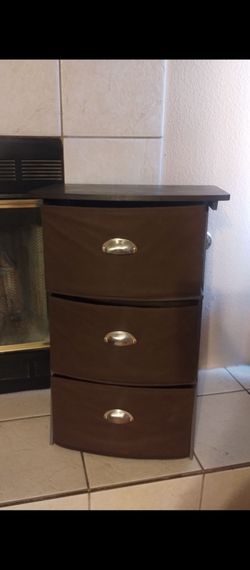 3 drawer dresser $20
