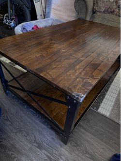 Coffee Table - Heavy - Wood/Metal