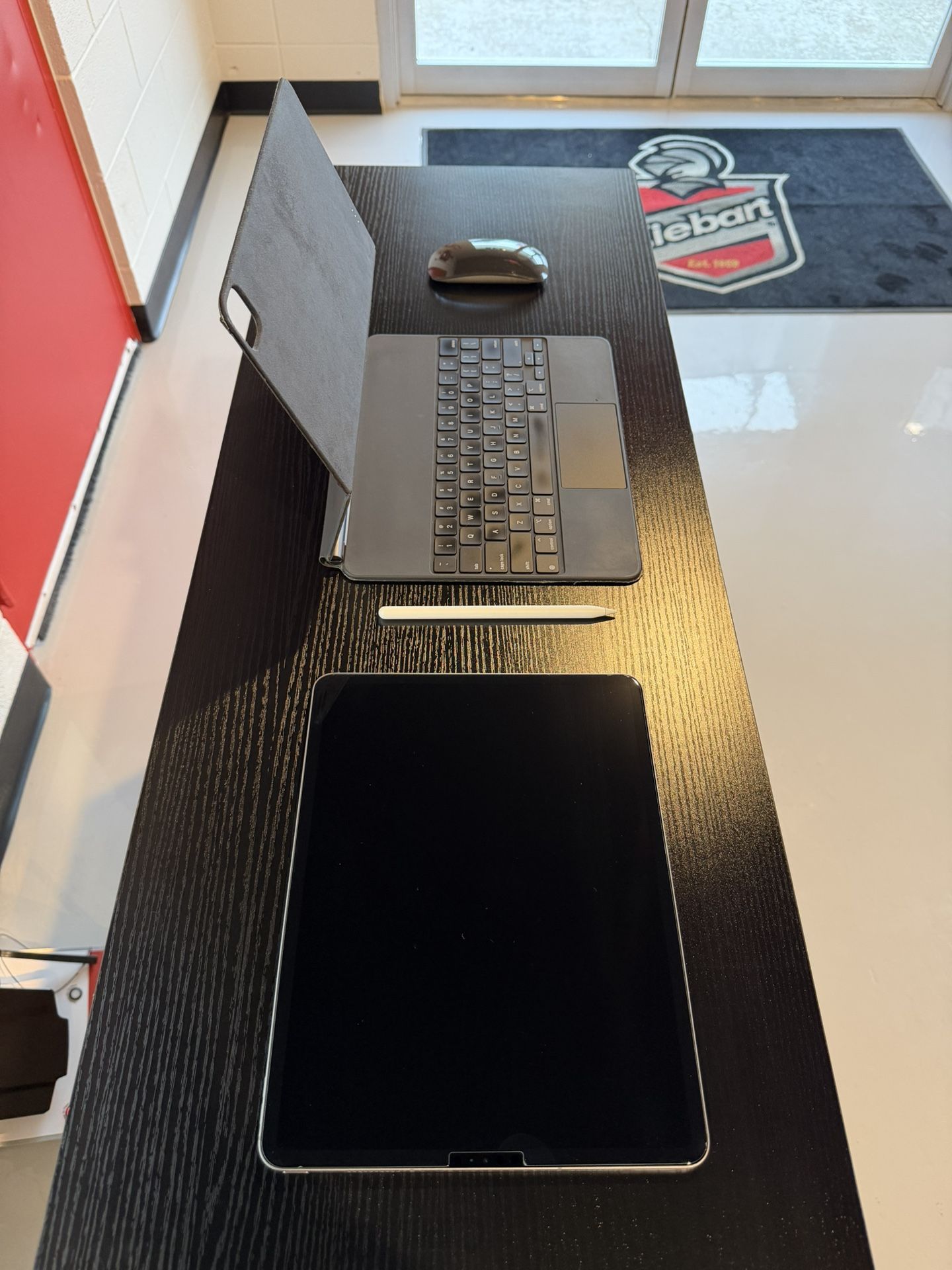 iPad Pro 12.9” (6th Gen) + Magic Keyboard + Apple Pencil + Apple Mouse– Full Bundle