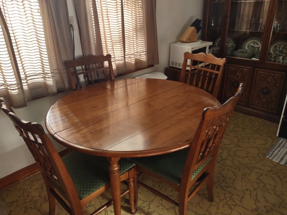 Kitchen Table Solid Wood 4 Chairs 2drop Leaves Make Offer