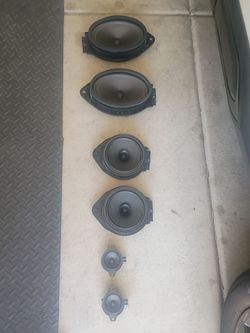 23 Tahoe door speakers