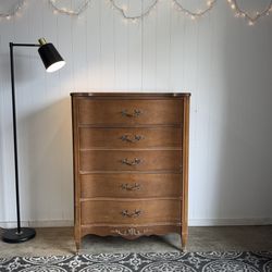 Bassett Vintage wooden 4-drawer dresser - free delivery 