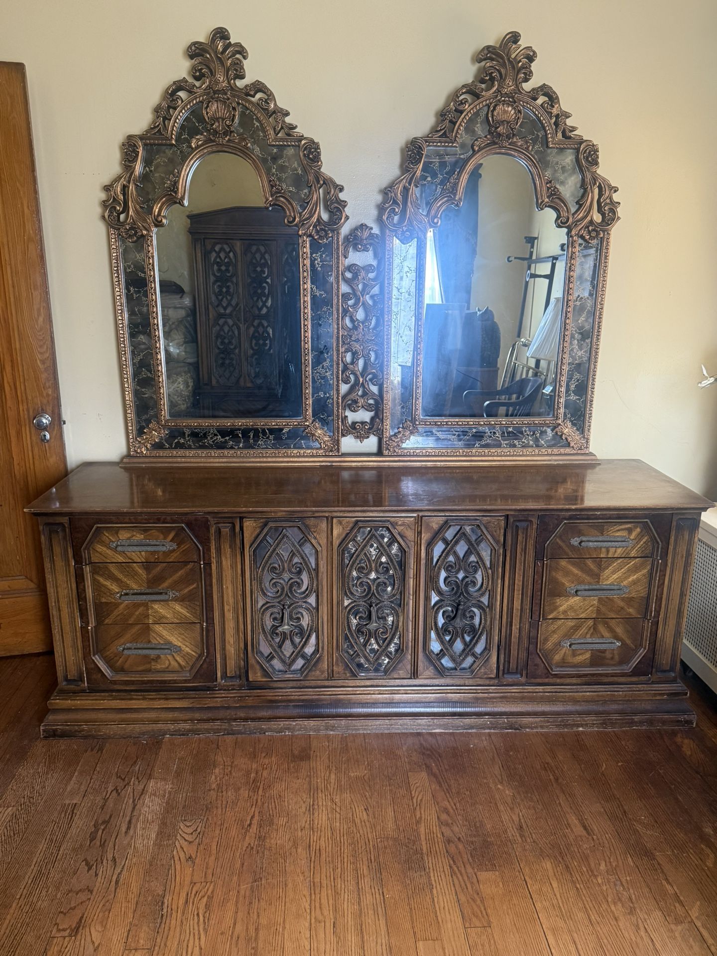 ✨ Ornate Hollywood Regency 4-Piece Bedroom Set – Dresser, Mirror, Armoire & Nightstand ✨ Solid Wood