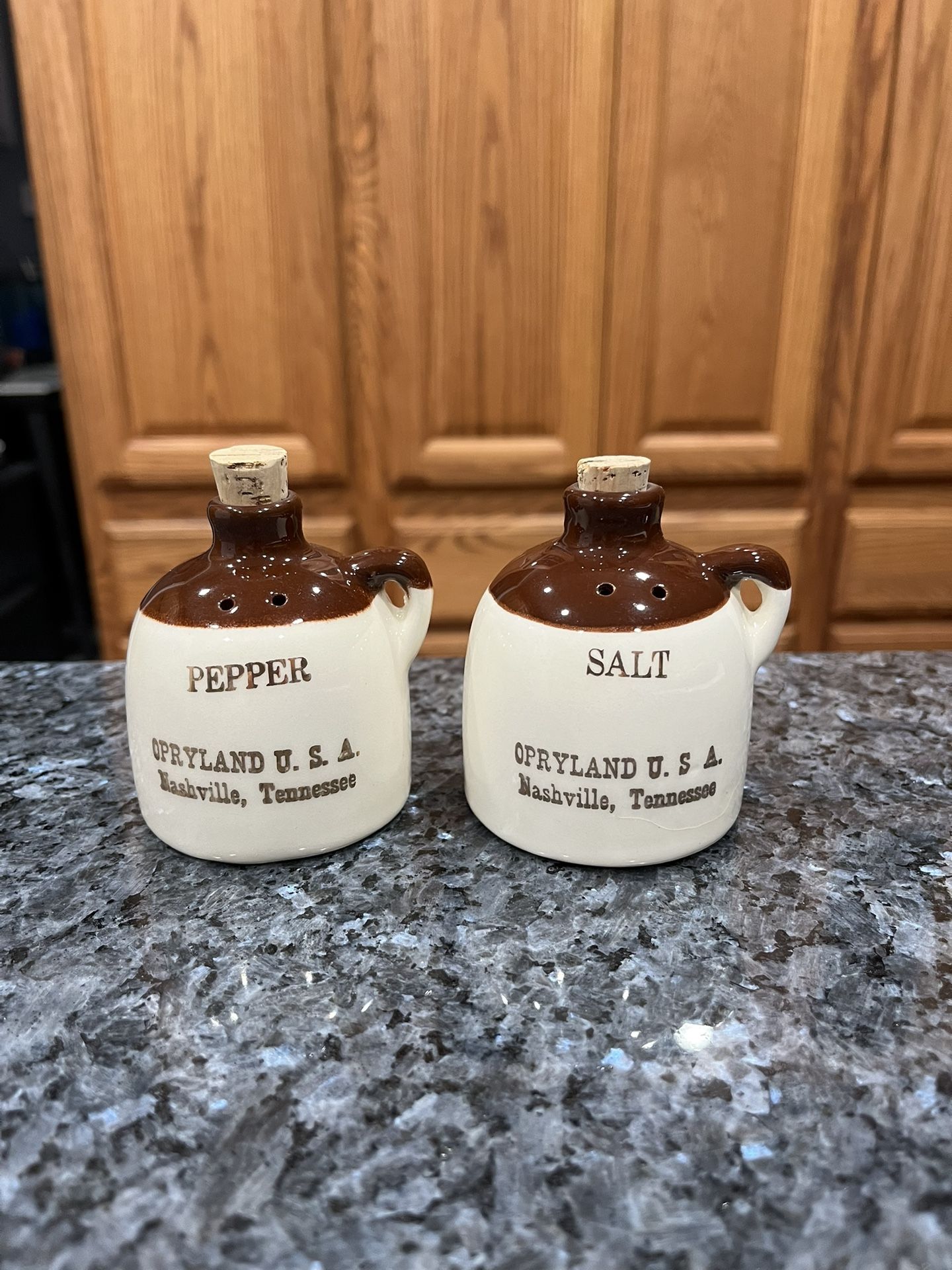 Vintage Ceramic Opryland U.S.A Souvenir Whiskey Jug Pair of Salt and Pepper Shakers. Nashville, Tennessee . Size approximately 3 inches tall. New