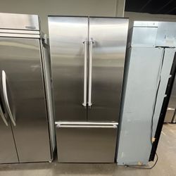 THERMADOR BUILT IN FRENCH DOOR REFRIGERATOR