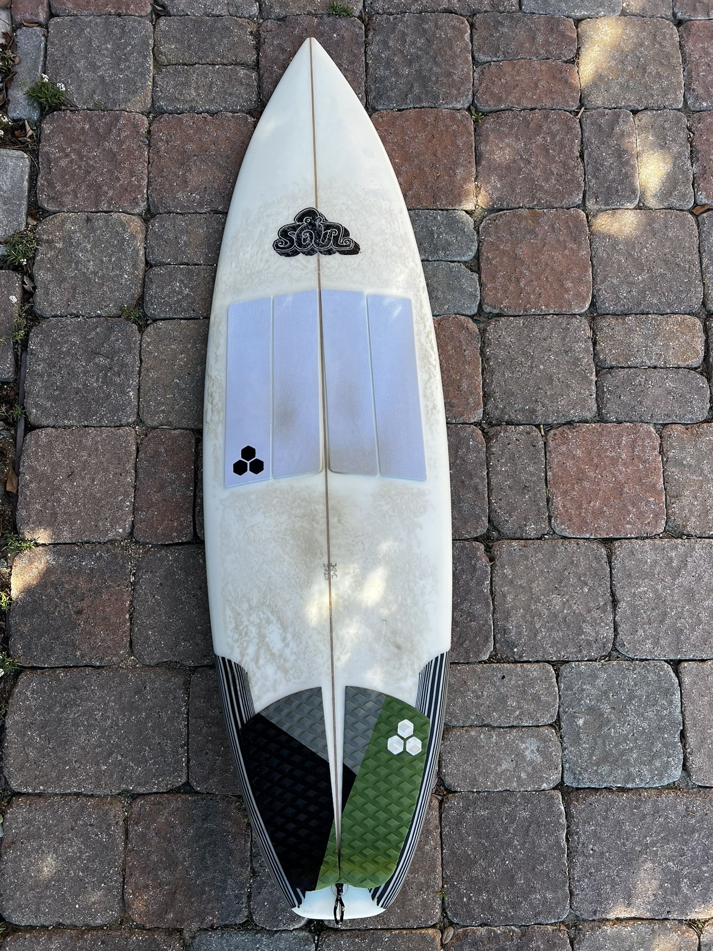 Surf Board 5’8” Tri Fin