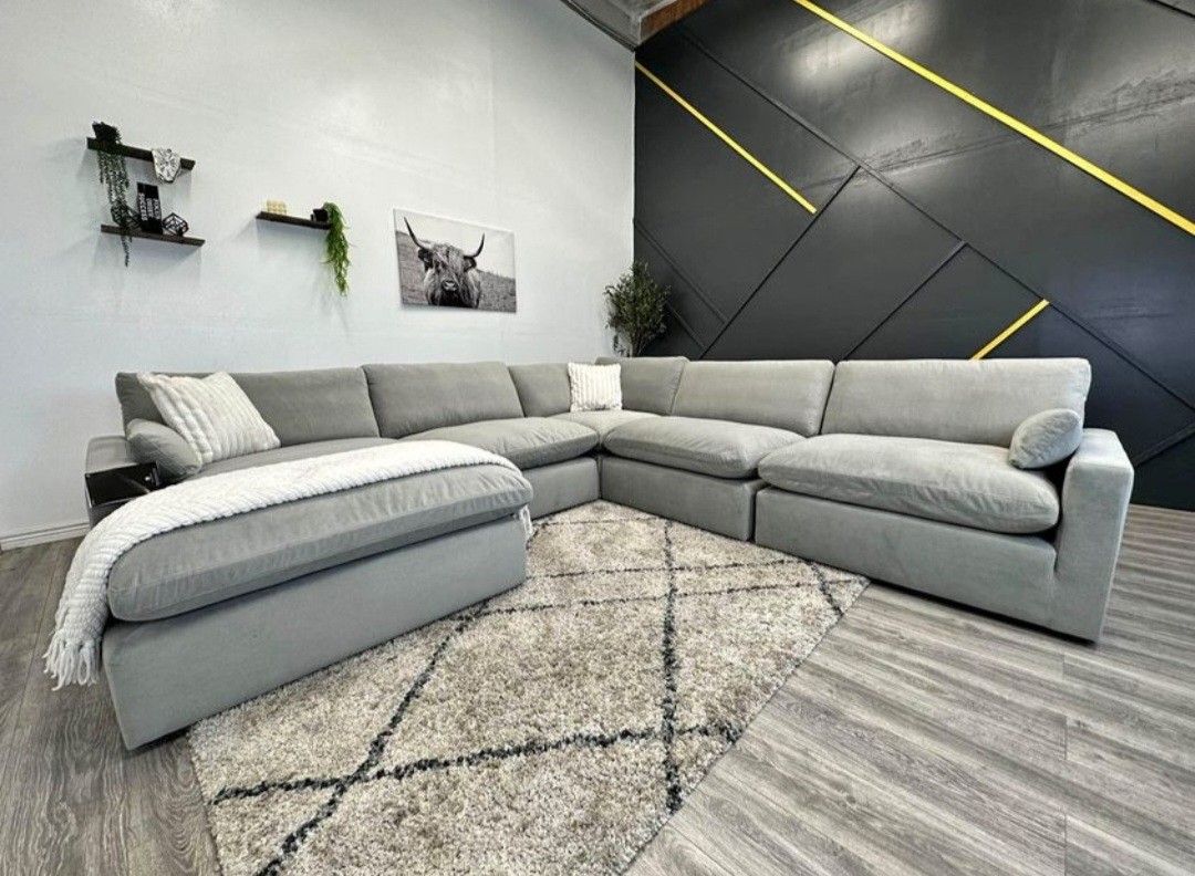 LIGHT GREY MODERN BRAND NEW SECTIONAL SAME DAY DELIVERY