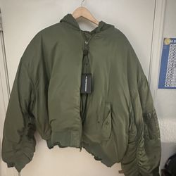 GV Gallery Bomber Jacket size Medium 