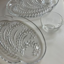 Lovely Set  Of 8 Tea & Luncheon Plates