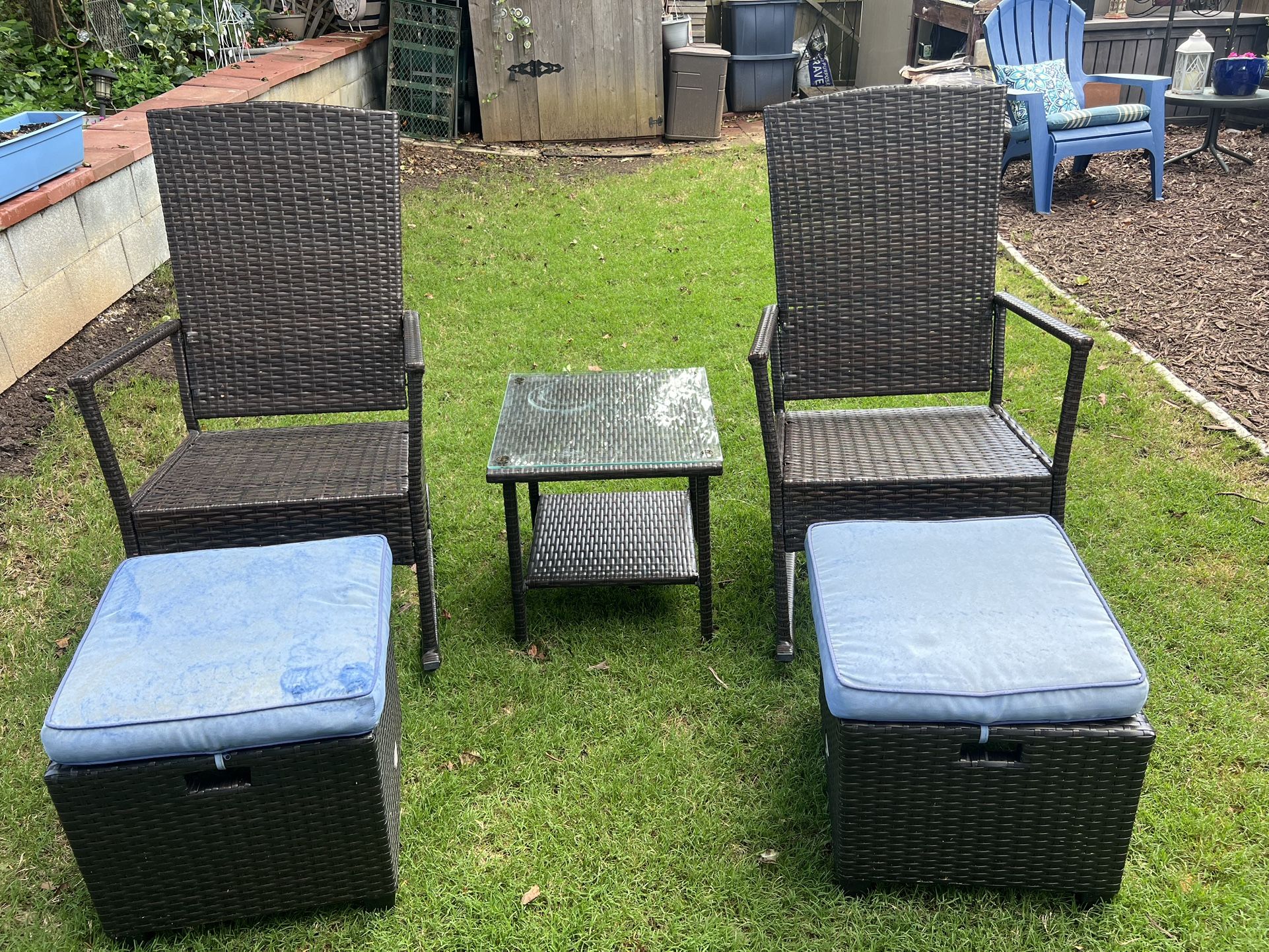 Rocker Conversation Set With Footstools