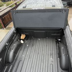 5.6' F150 Silverado Truck Bed Cover / Rough Country 