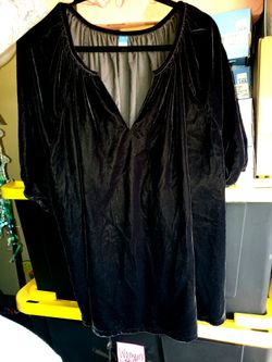 *NWOT* Plus size 3X black velvet puff sleeve blouse
