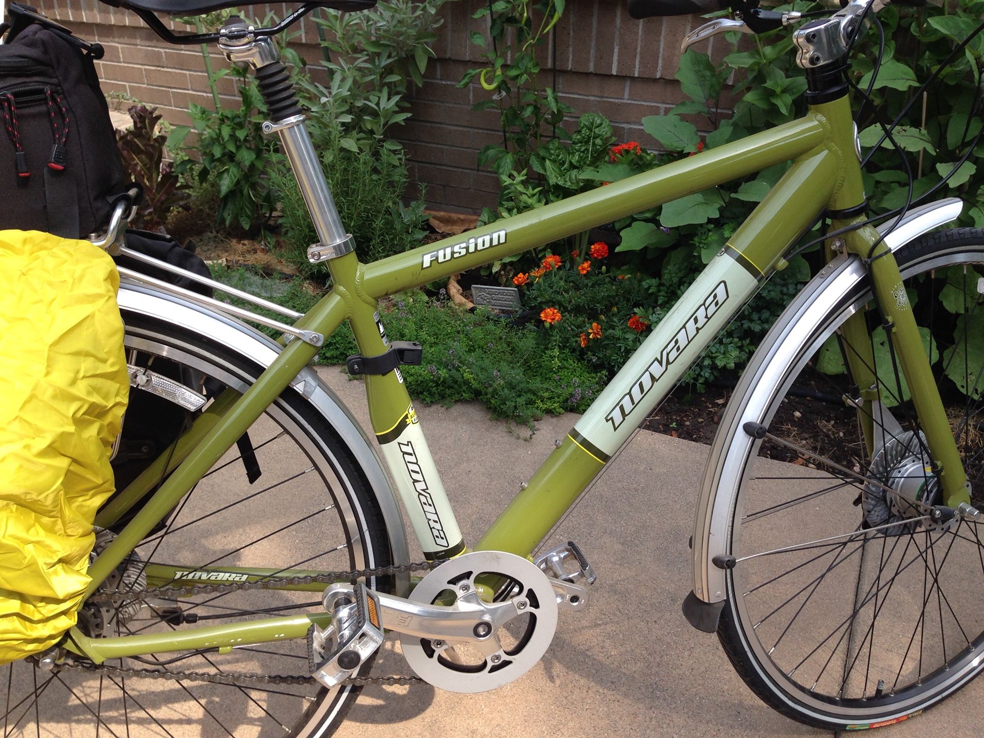 Novara Fusion Commuter Bike