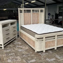 Rooms To Go. Queen size Bed, dresser, mattress and boxspring. Golden Isles White color.I can deliver for an additional cost. In perfect condition. 