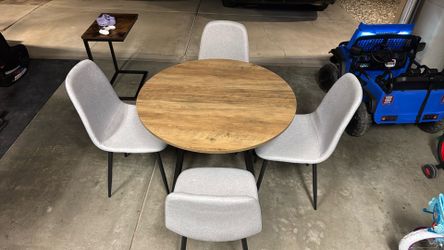 Dining table set