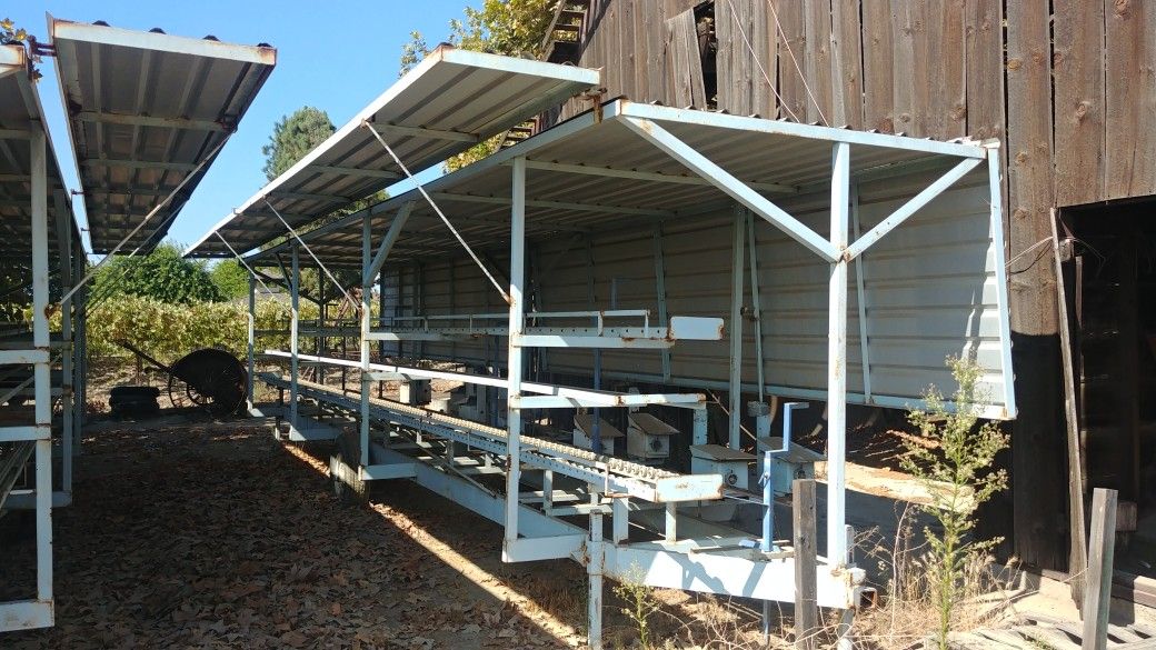 Fruit packing wagons & air-ride vineyard trailers