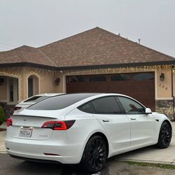 2021 Tesla Model3. Performance Sedan 4D