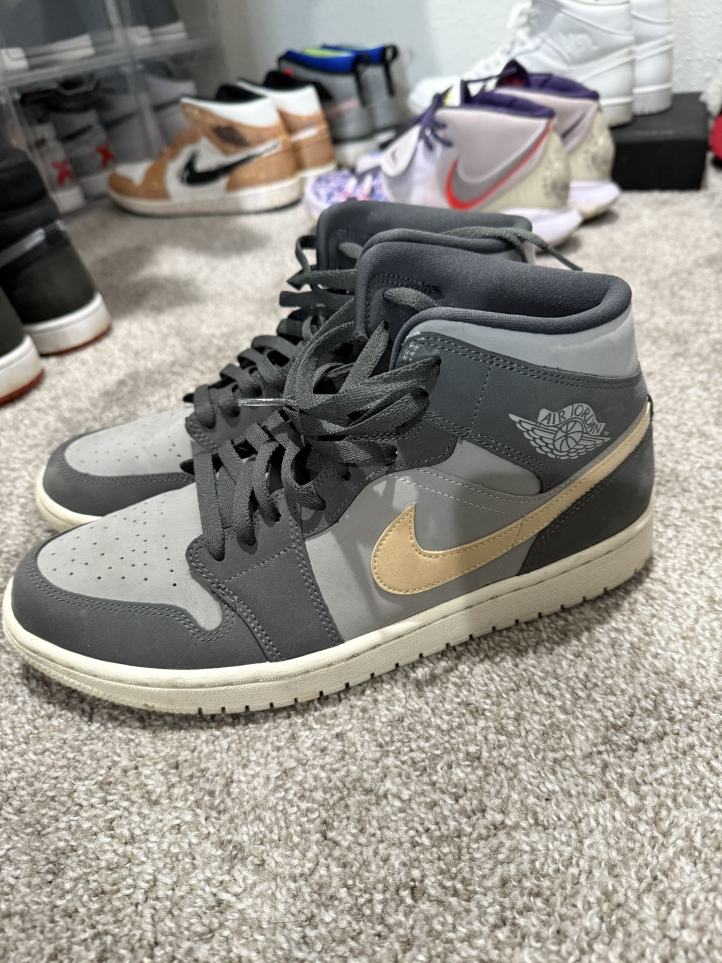 Jordan 1 Mid 