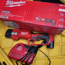 Milwaukee M12 12V Cordless Brushless Pruner Shears Kit W/ 2.0 Ah Battery & Charger
