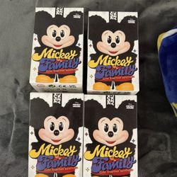 Mickey & Family Keychain