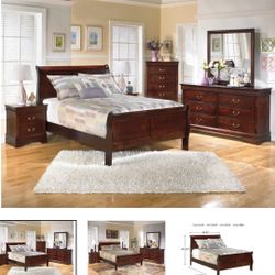 Alisdair Queen Sleigh Bed With Nightstand 