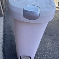 Kitchen trash can 