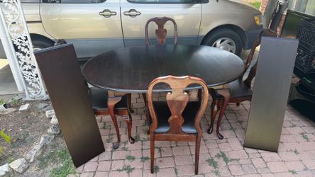 Dinnett set with four chairs